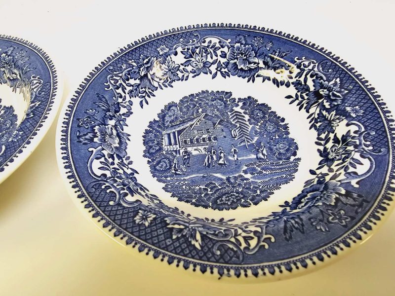 Set med 2 vintage-tallrikar från Enoch Wedgwood – "Avon Cottage"