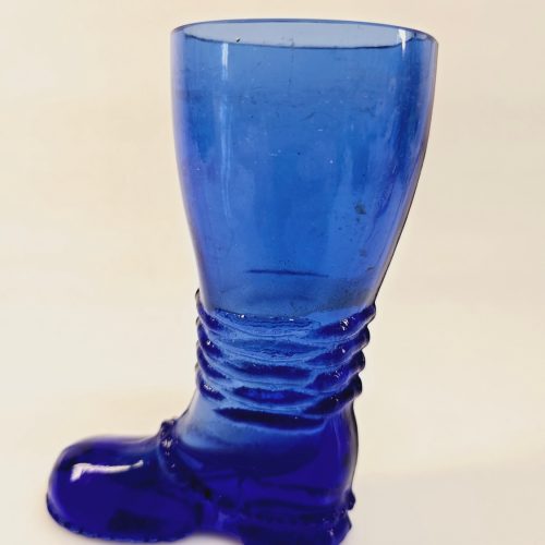 Unik stövelvas i blått glas – Reijmyre Glasbruk, 14,5 cm