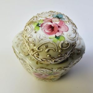 Elegant Fransk Porslinsburk med Handmålat Blommotiv