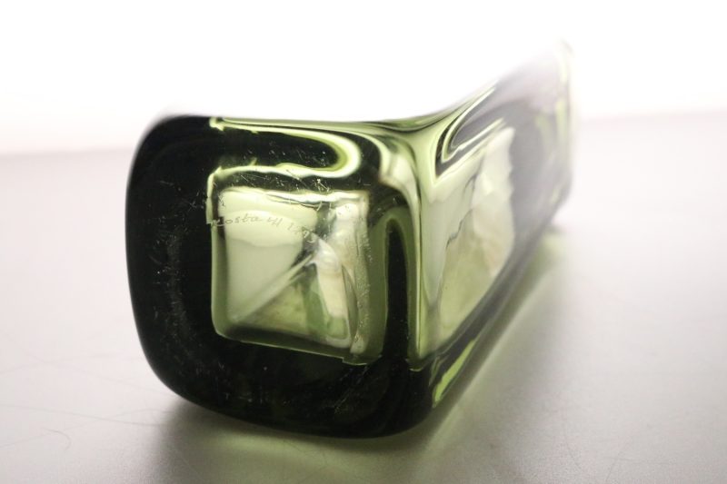Stilren grön glasvas - Klassisk och tidlös design