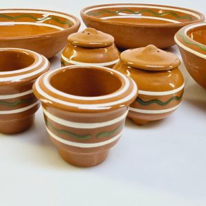 Charmigt serveringsset från Klippan Keramik – Komplett retrodesign