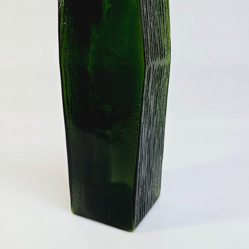 Grön Retrovas i Glas – Stilren och Unik Design