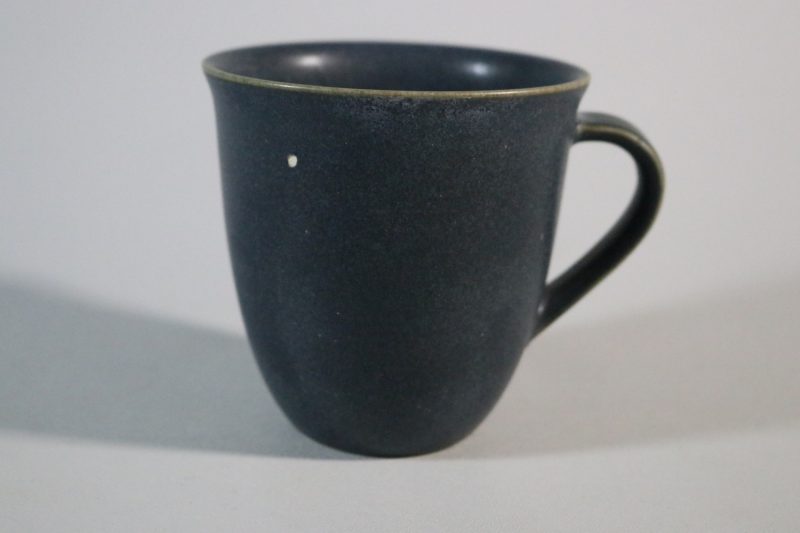 Vossblå temugg, M-L Hellgren Höganäs collection