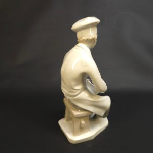Elegant Porslinsfigur – Bagare i Arbete