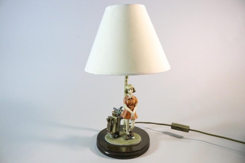 Bordslampa, med figur av kvinna med golfklubba - golf