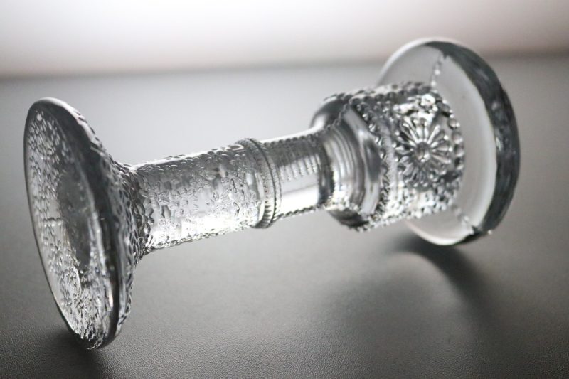 LJUSSTAKE "DAISY" ROLF SINNEMARK FÖR KOSTA BODA GLASBRUK
