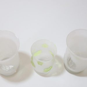 3st ljuslyktor i glas med lövdekor