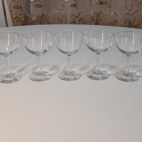 8 st, glas med etsad dekor