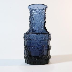 Handmålad Mjölkglasvas – 21 cm, Elegant och Unik