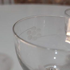 8 st, glas med etsad dekor