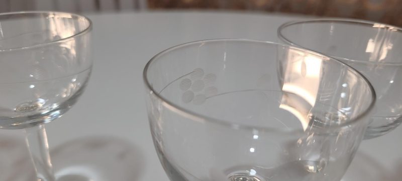 8 st, glas med etsad dekor