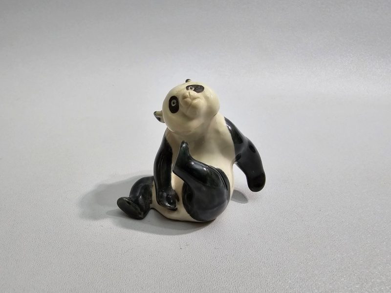 Panda figurin i porslin, Stämpel CHINA 004