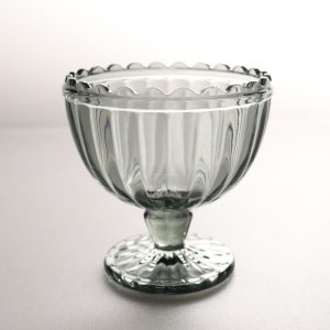 Skål på fot, glas, rökfärgat glas