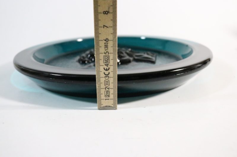 Vackert grönt glas fat motiv häst