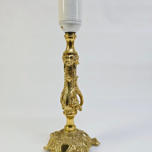 Elegant bordslampa i förgylld mässing från Kenbro – en tidlös klassiker