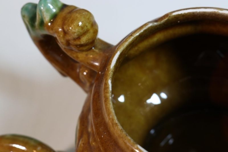 SKÅL, troligen Majolika, brun med gröna detaljer