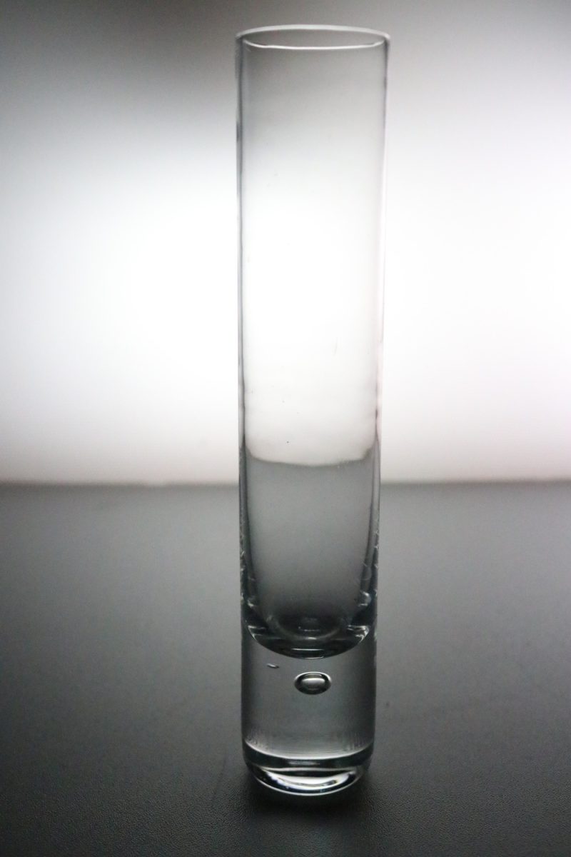 Elegant Högt Glas – Minimalistisk Design för Modern Inredning