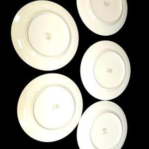 Set med 5 assietter från Arabia Finland – klassisk skandinavisk design
