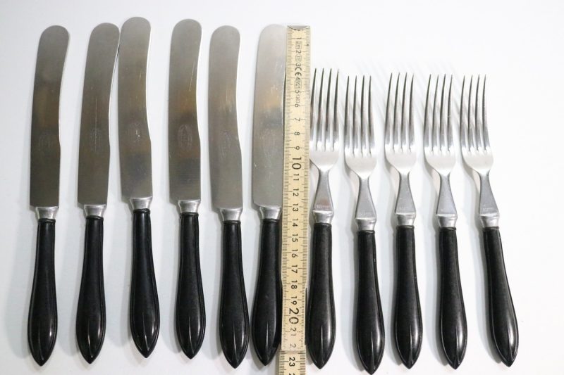 Elegant bestickset – 6 knivar och 5 gafflar i rostfritt stål