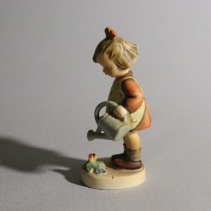 Vintage Porslinsfigur - Flicka med Vattenkanna