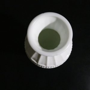 Vintage Vas i Opalinglas/Mjölkglas – Made in Taiwan