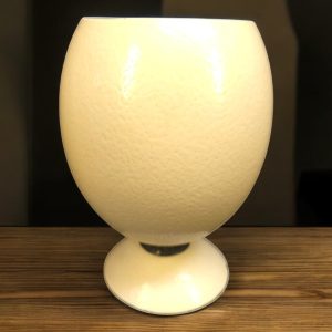 Elegant Vas med Strutsäggsdesign – Perfekt för Modern Inredning