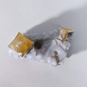 Handkarvad Skulptur i Jadeit – Inspirerad av Östasiatisk Konst