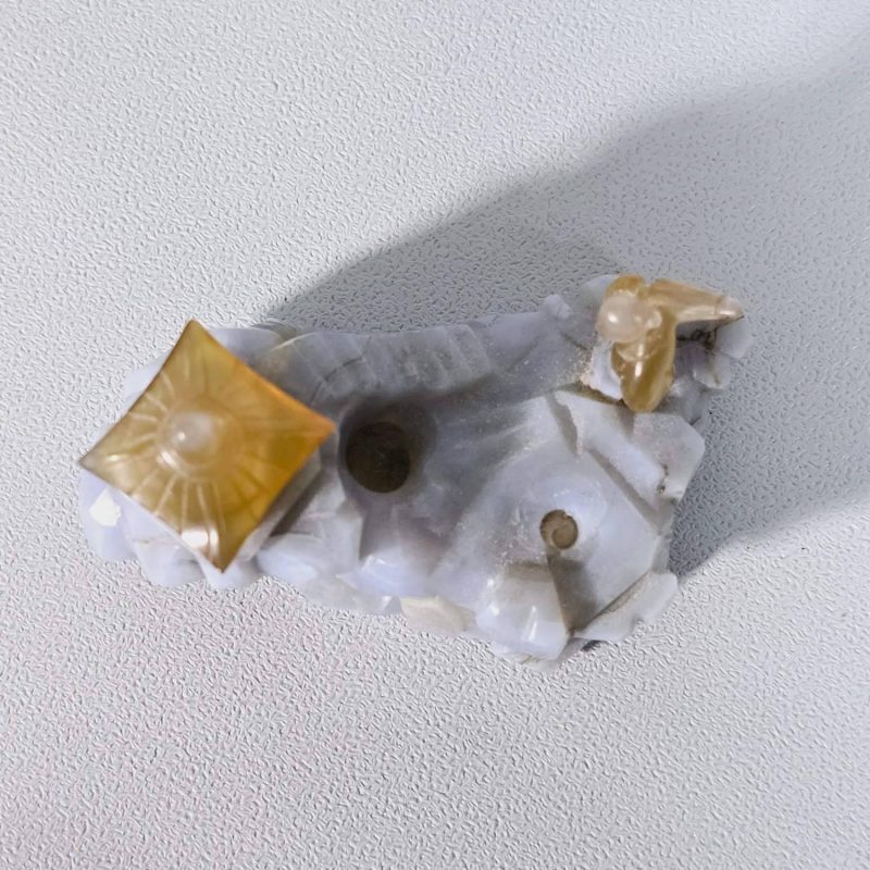 Handkarvad Skulptur i Jadeit – Inspirerad av Östasiatisk Konst