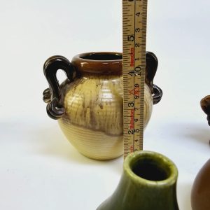 Charmigt Set av Små Prydnadsvaser och Miniatyrkannor