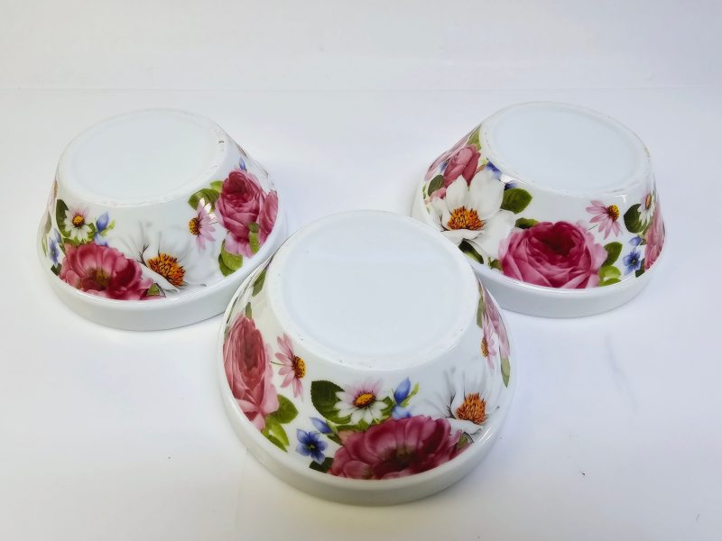 Set med 3 eleganta skålar med blomdesign
