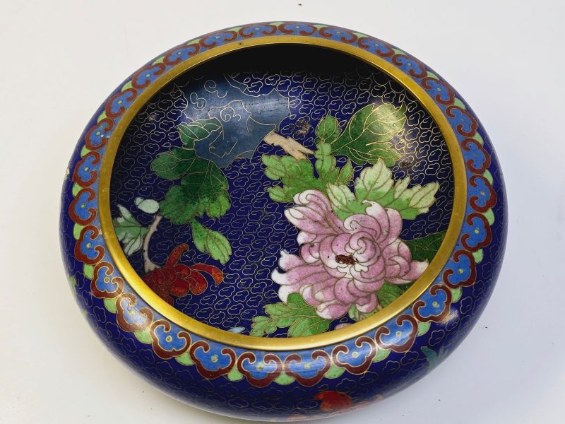 Exklusiv kinesisk cloisonné-skål – elegant design med blomsterdekorationer