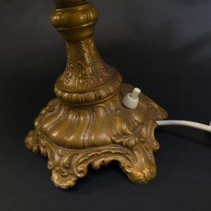 Elegant Bordslampa i Vintage-stil med Mässingsfot och Sidenliknande Skärm