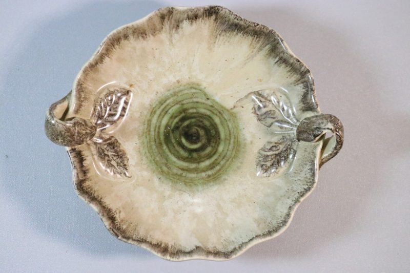 Dekorativ fat med handtag i jugendstil, troligen Germany