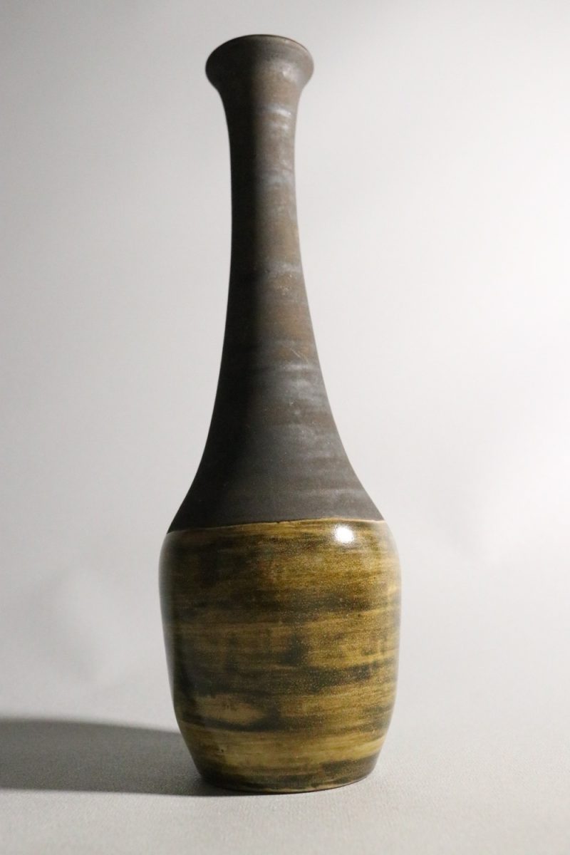 Elegant handdrejad keramisk vas, ca 25 cm – Unik konstnärlig design