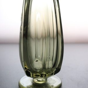 Elegant Rökfärgad Glasvas – En Touch av Klass för Ditt Hem