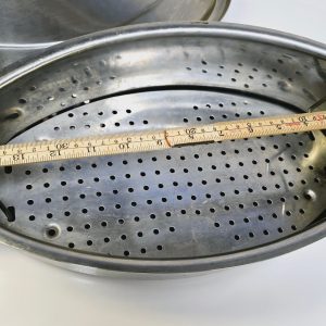 Elegant rostfri ugnsgryta med perforerad insats - 42 cm