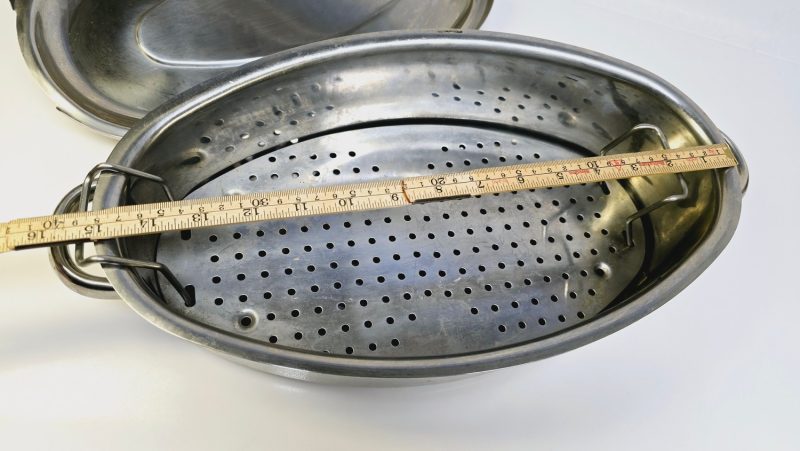 Elegant rostfri ugnsgryta med perforerad insats - 42 cm