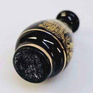 Miniatyrvas med Grekisk Design – En Tidlös Klassisk Detalj