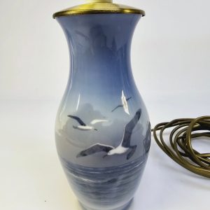Bordslampa från Royal Copenhagen – Elegant dansk design