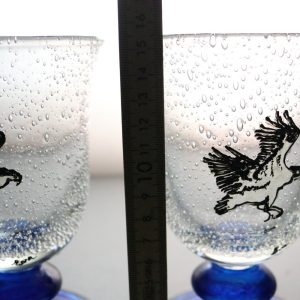 Unika Handmålade Glas av Eva - En Perfekt Blandning av Konst och Funktion