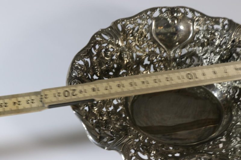 SKÅL, med genombruten dekor, troligen nysilver