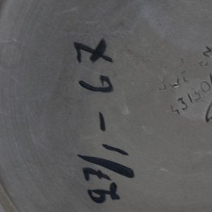 Mari Simmulson ,, Krus ,, skål 43130/898 ,Upsala Ekeby 60 talet