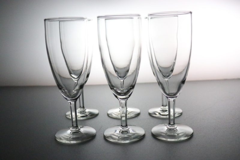 Eleganta Champagneglas – Stilren Design för Alla Tillfällen