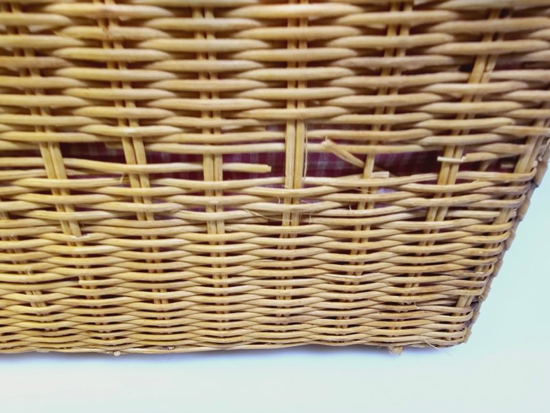 Charmig Vintage Korgväska med Rutig Inredning - 30x40x16 cm