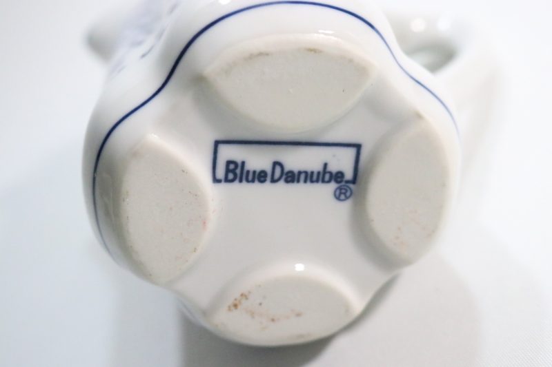 Kanna "Blue Danube" - Tidlös Elegans i Blått och Vitt