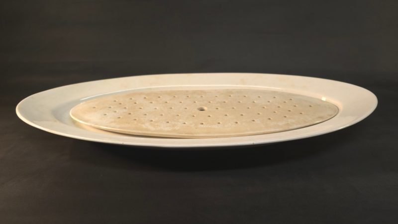 Elegant serveringsfat från Rörstrand med hålad insats, 60 cm