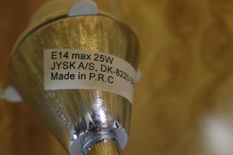 Bordslampa med lampskärm