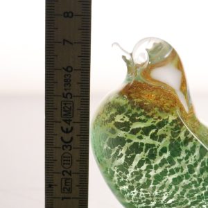 Exklusiv handblåst glasfågel – en unik inredningsdetalj!