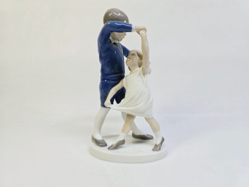 Elegant B&G-figur i porslin – Dansande par