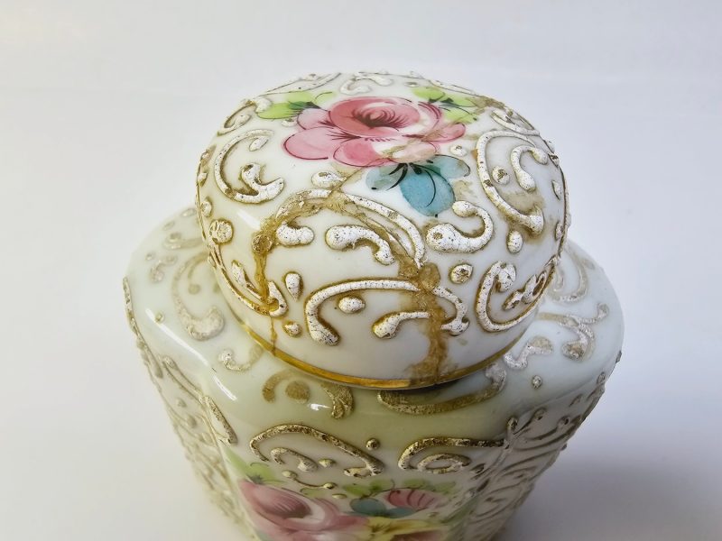 Elegant Fransk Porslinsburk med Handmålat Blommotiv